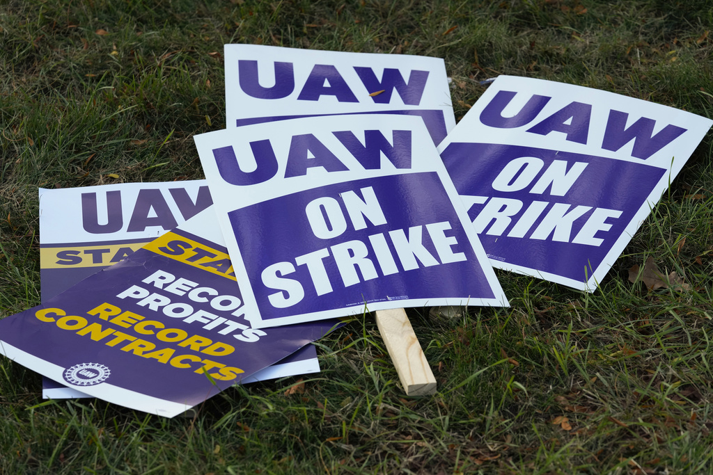 Mon. 9:34 a.m.: General Motors, the lone holdout among Detroit Three, faces rising pressure and risks from strike | News, Sports, Jobs - Vimarsana News